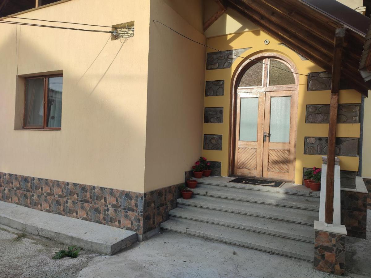Hotel Central House Curtea de Argeş Exterior foto